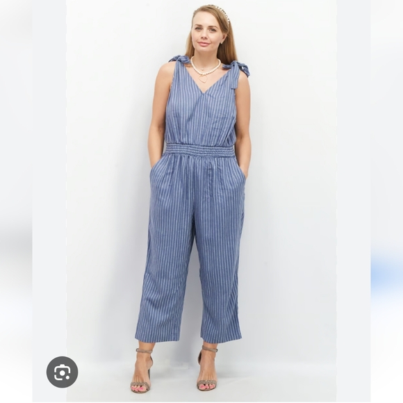 A new day size XXL cropped jumpsuit. Blue and white pinstripes with tied shoulde - Picture 11 of 11